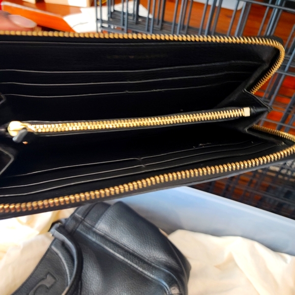 Tory Burch Handbags - Tory Burch tote + matching wallet